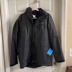 Never worn womens Columbia parka.